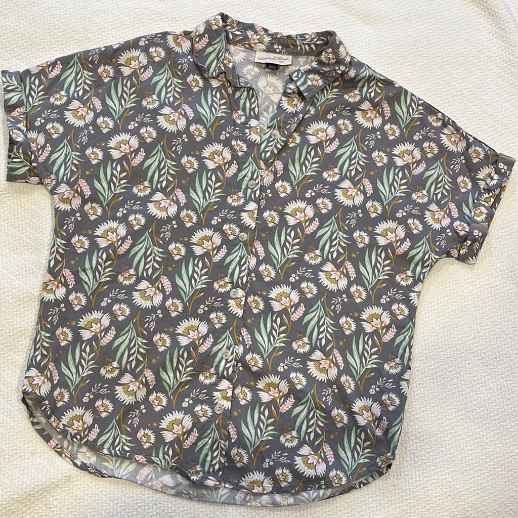 Euc Universal Threads Xs Button Down
